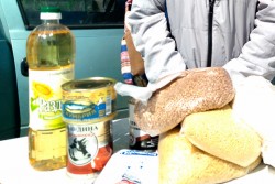 Социальный отдел Челябинской епархии передал нуждающимся 50 продуктовых наборов