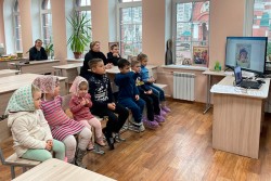 Пресвятая Богородица – самая главная Мама. Она нас всех любит и защищает…