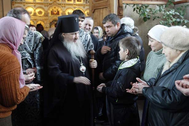 Свято-Георгиевский храм посетил архиепископ Челябинский и Златоустовский Феофан