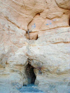 Вход в пещеру преподобного Антония