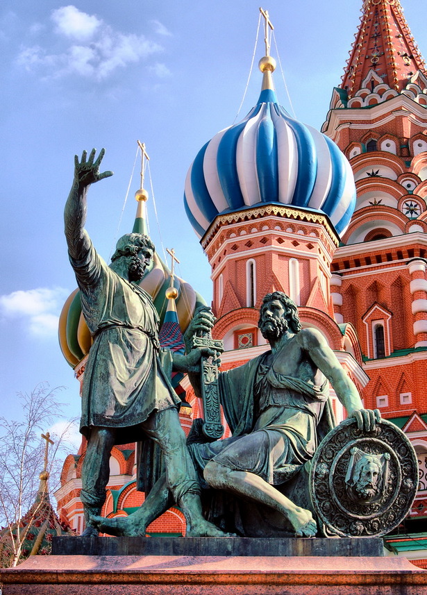 Памятник Кузьме Минину и Дмитрию Пожарскому в Москве на Красной площади