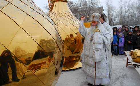 Освящение куполов и крестов храма