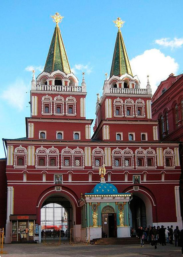 Восстановленная Иверская часовня у стен Московского Кремля Восстановленная Иверская часовня у стен Московского Кремля