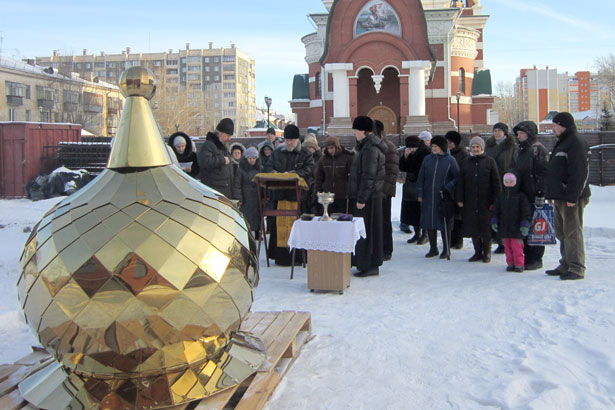 Освящение купола и креста