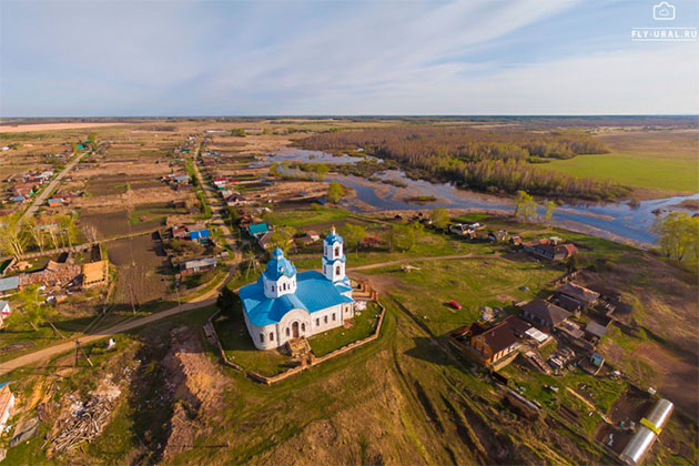 Церковь Покрова Пресвятой Богородицы - Булзи (Автор фотографии: Антон Фадеев) Булзи