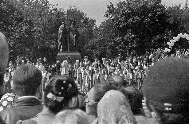 Открытие памятника свв. Кириллу и Мефодию 24 мая 1992 г. (Москва, Славянская площадь) Открытие памятника